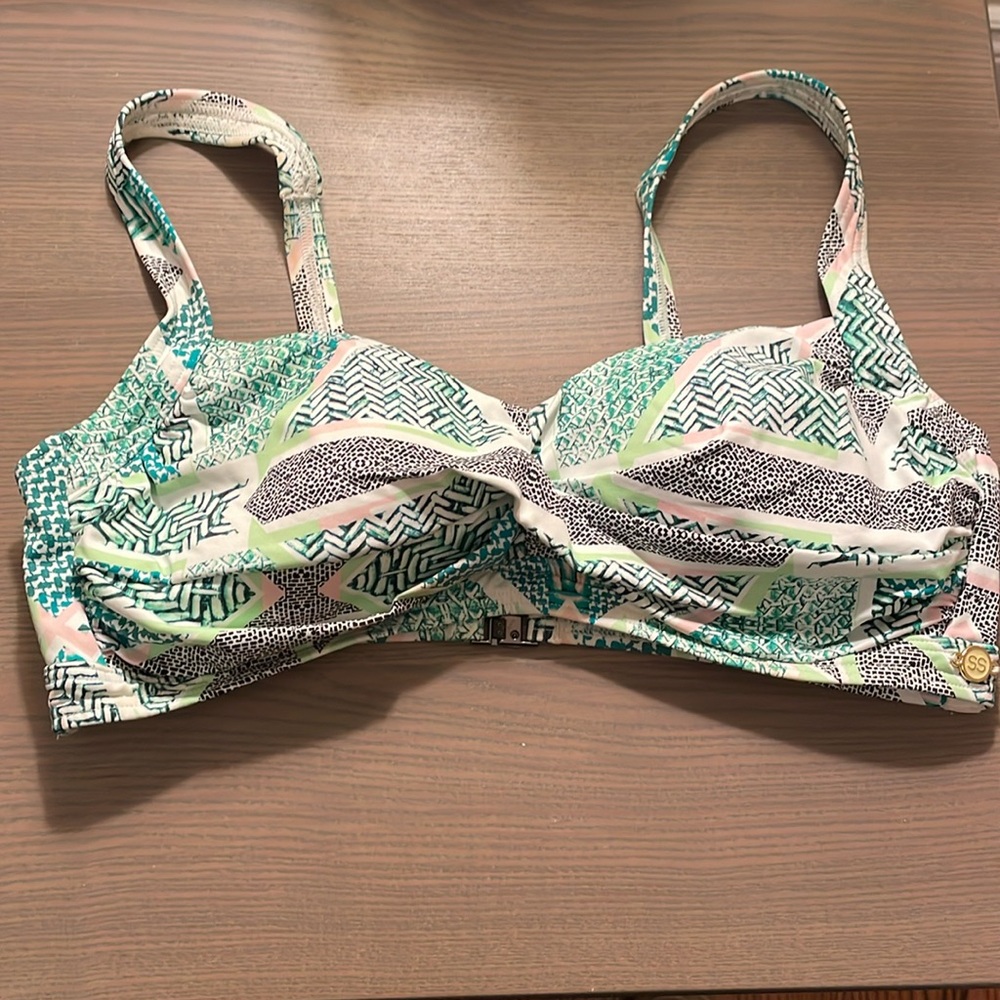 NEW Bikini top sunseeker brand size 10 d cup. Adjustable straps.